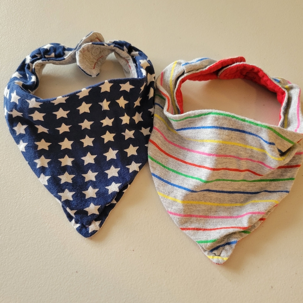 H&M infant Triangle bibs x2